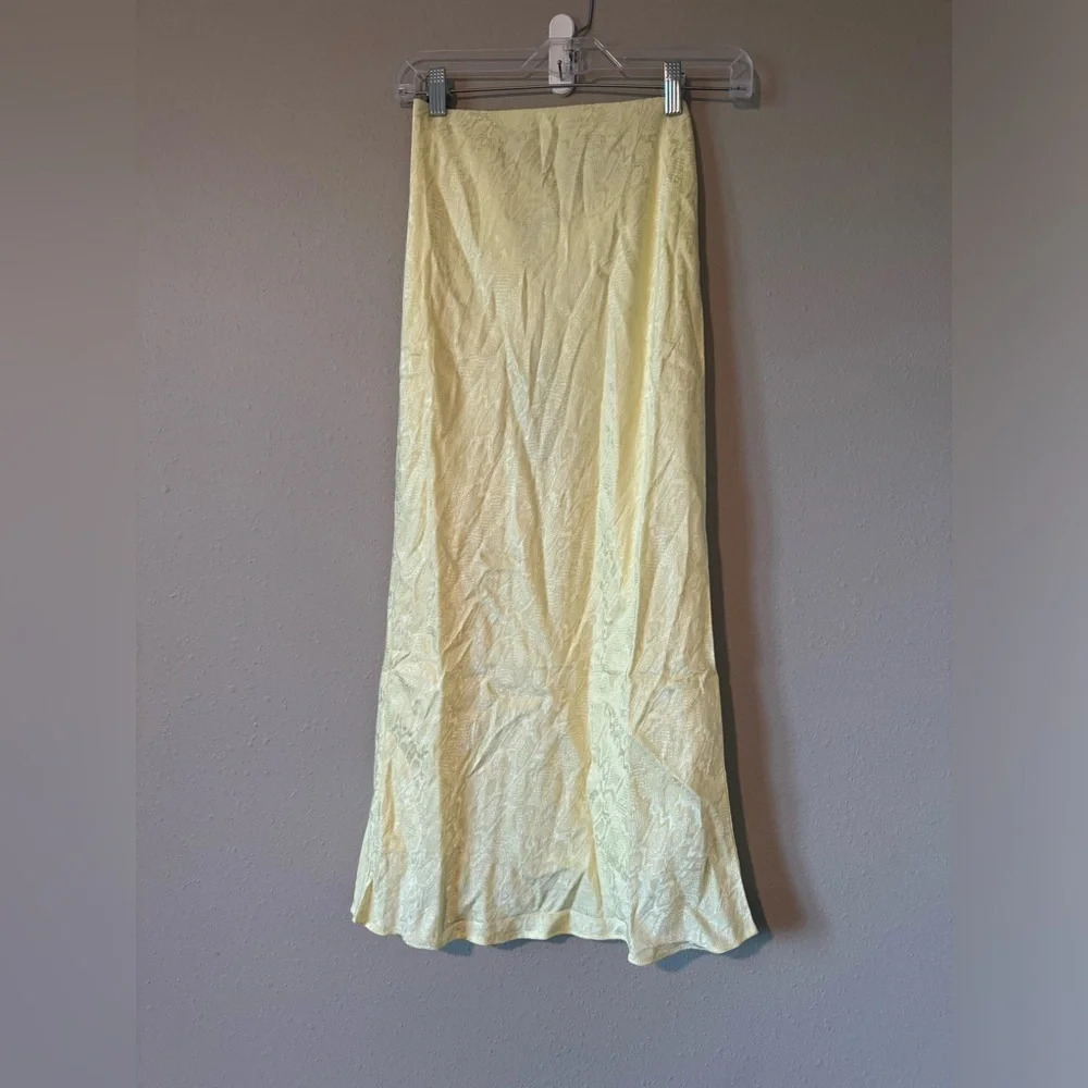 KRISA
Boa Midi Skirt In Green XS NWT - Picture 2 of 8